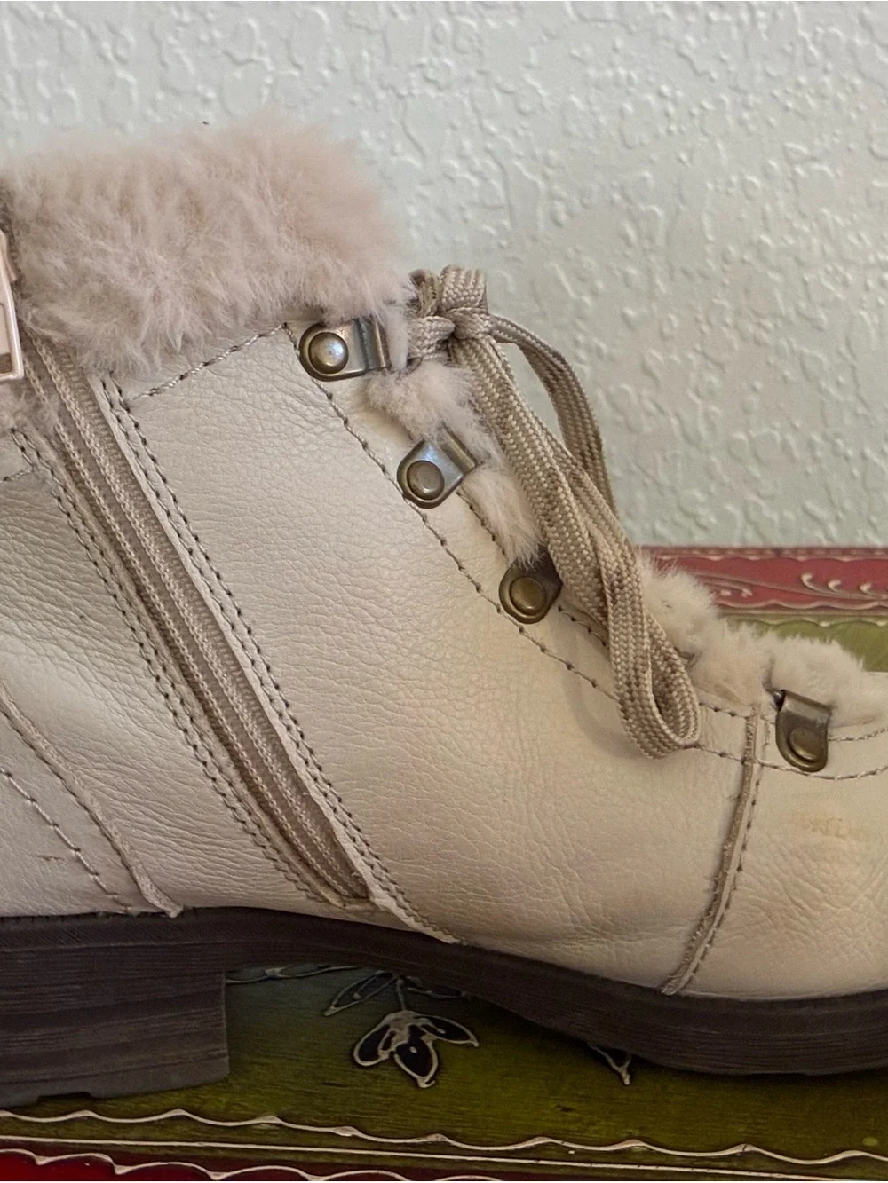 Earth Origins Cream Faux-Fur Lace-Up Winter Ankle Boots